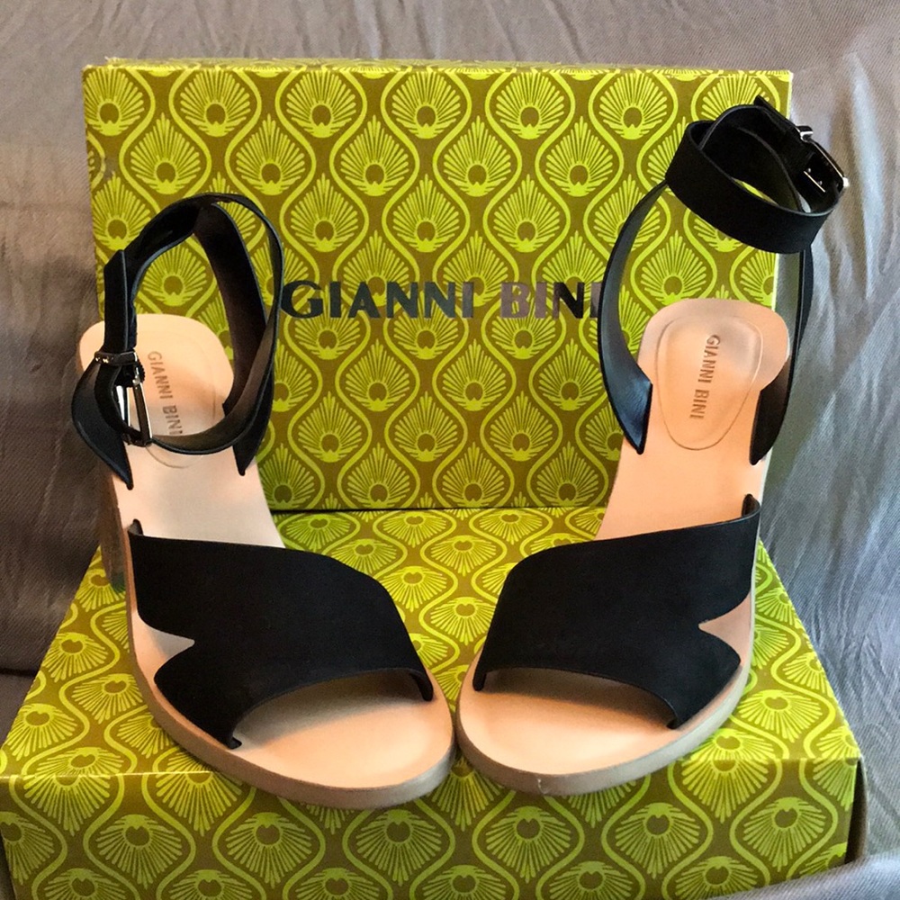 GIANNI BINI -BLACK STRAP WOODEN BLOCK HEEL: U.S 9M